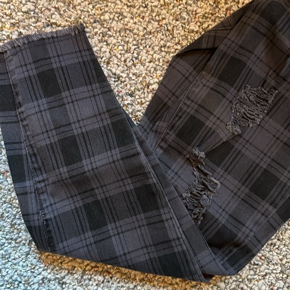 New Easel Plaid distressed Pant - Picture 5 of 6